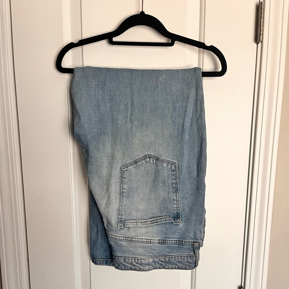 a.n.a- Light Wash Boyfriend Jeans
